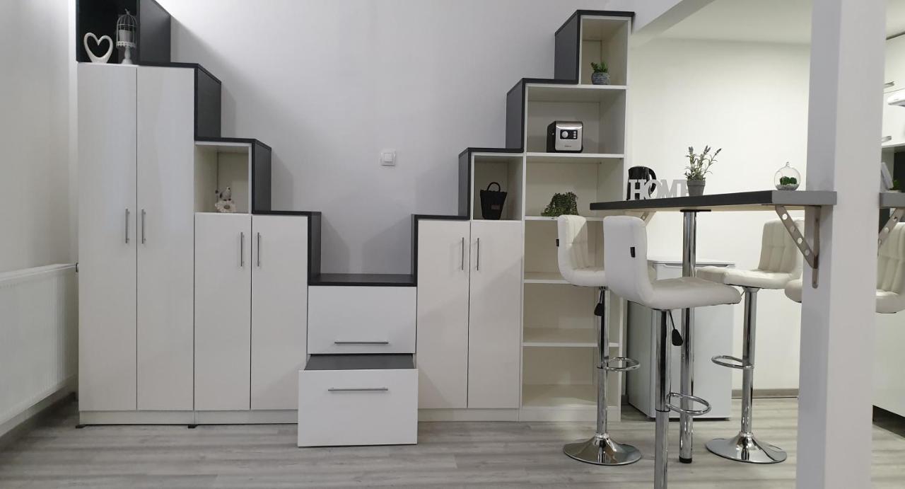 Belvarosi Apartman 2 Apartment Miskolc Bagian luar foto