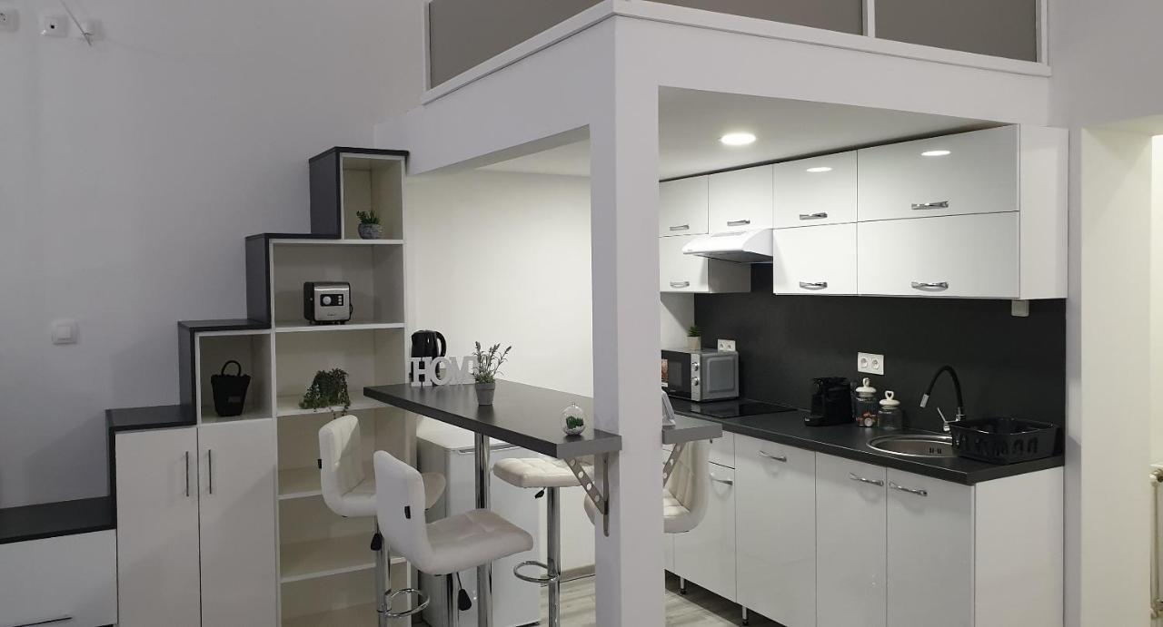 Belvarosi Apartman 2 Apartment Miskolc Bagian luar foto