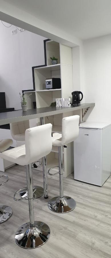 Belvarosi Apartman 2 Apartment Miskolc Bagian luar foto