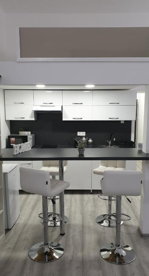 Belvarosi Apartman 2 Apartment Miskolc Bagian luar foto