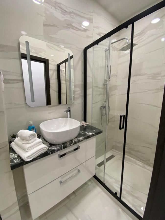 Belvarosi Apartman 2 Apartment Miskolc Bagian luar foto